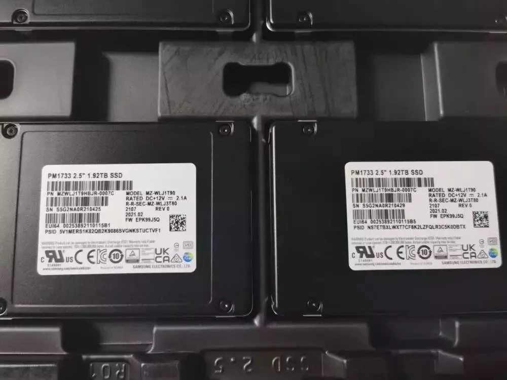 Samsung MZWLJ3T8HBLS-00007 PM1733 3.84TB PCIe NVME SSD 